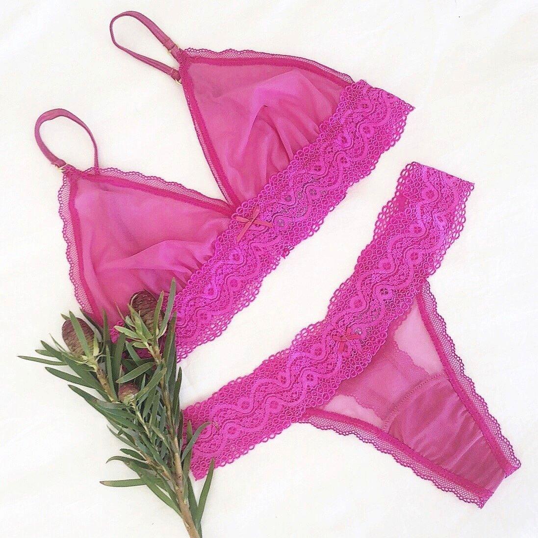 Rio Set in Bougainvillea in Bloom - Takkleberry