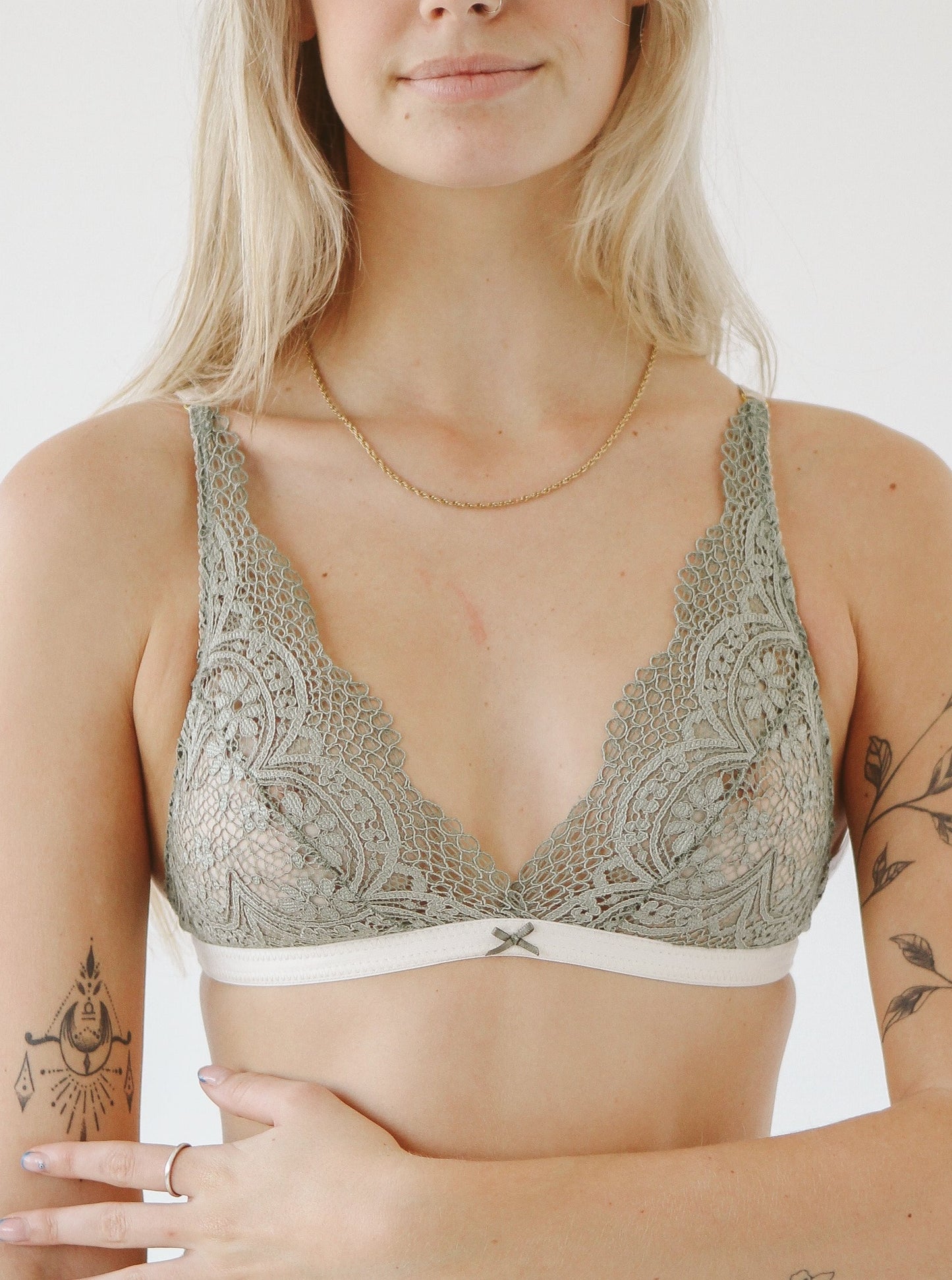 Florence Bra in Miss Moss